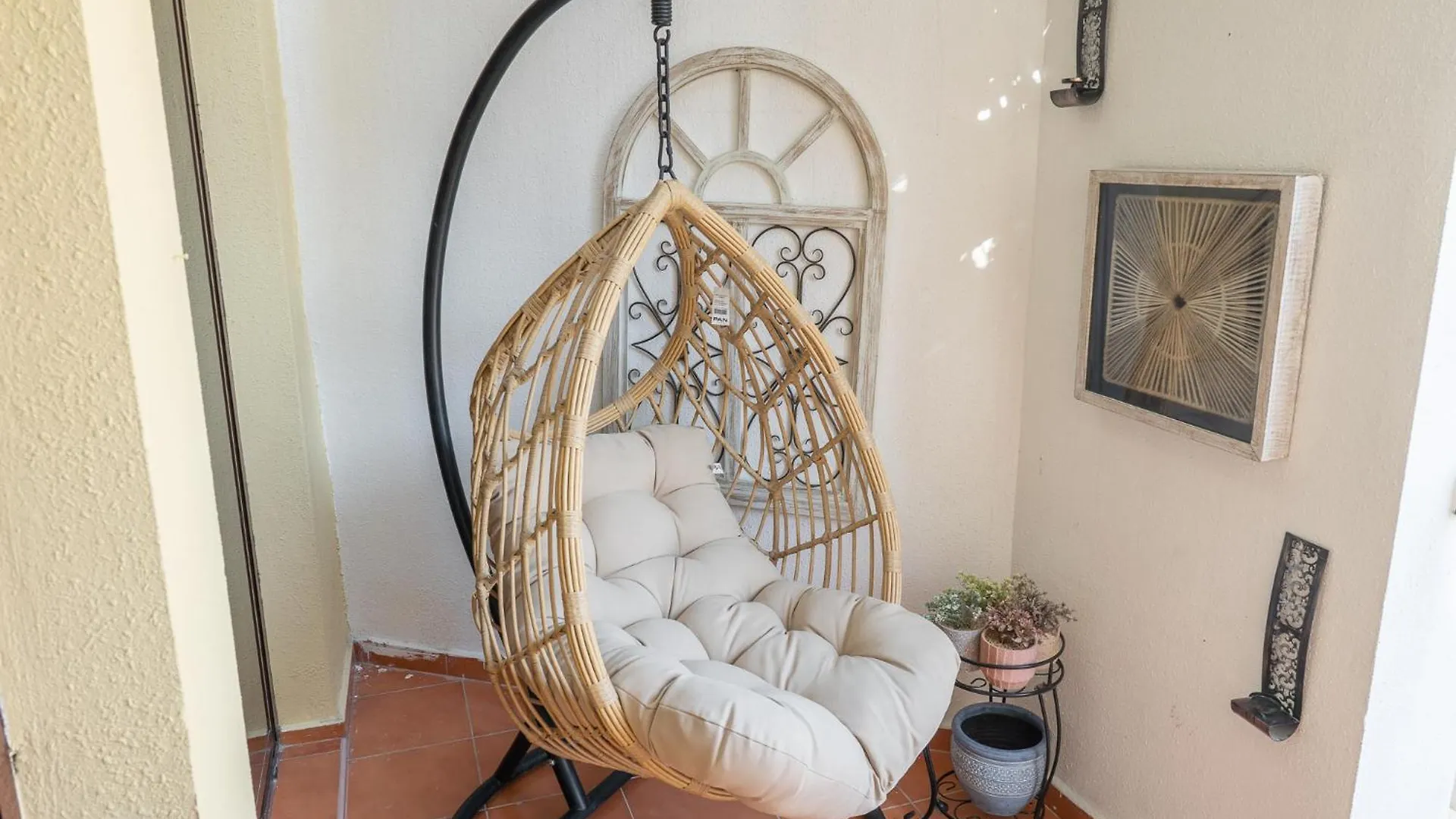 Luxurious Studio In Fortunato And Sleeps 2 Dubai 0*,