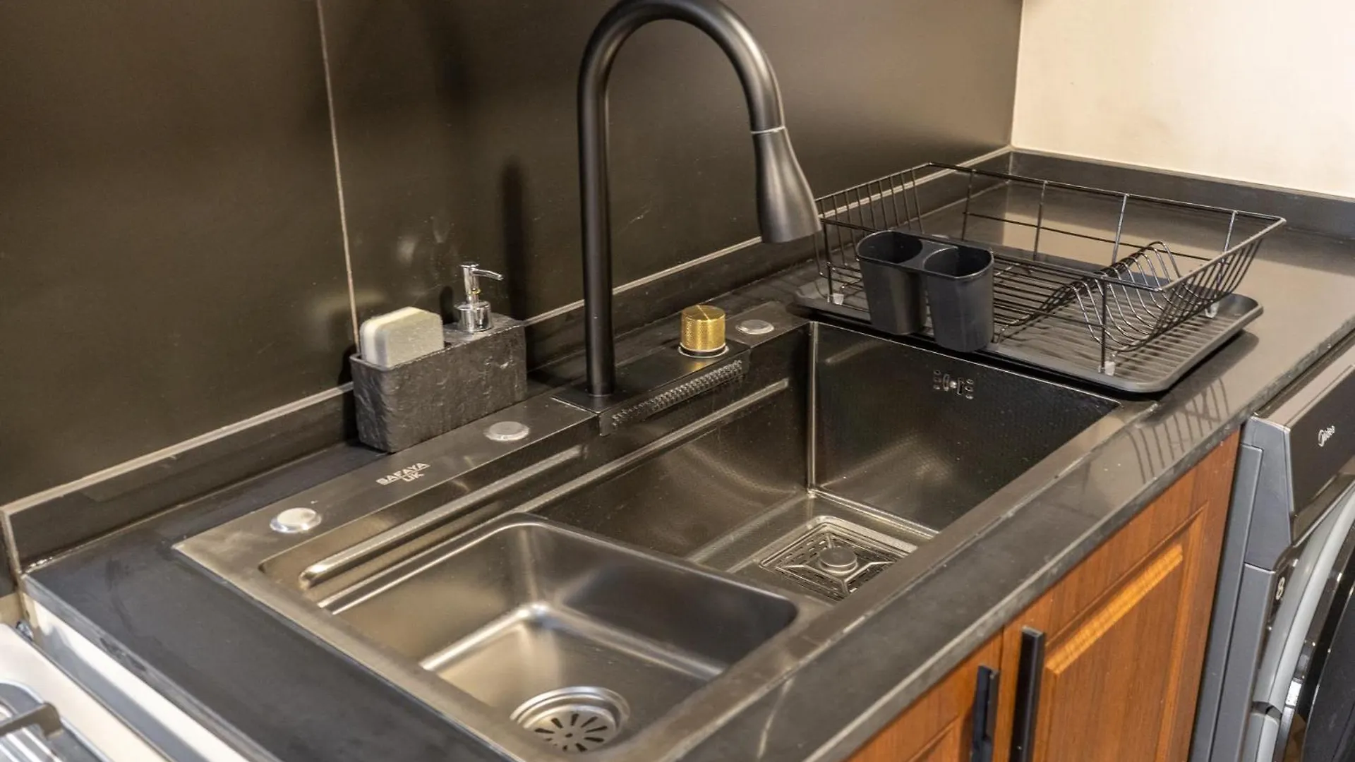 Apartment Luxurious Studio In Fortunato And Sleeps 2 Dubai